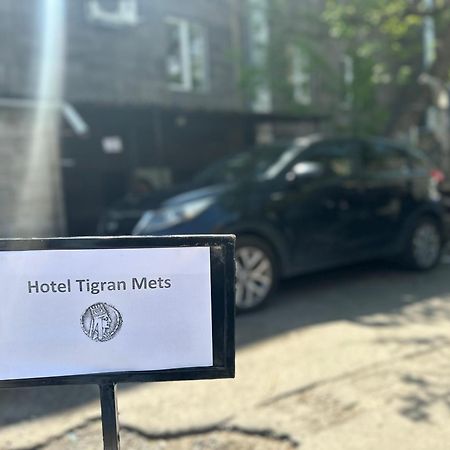 Hotel Tigran Mets Ereván Exterior foto